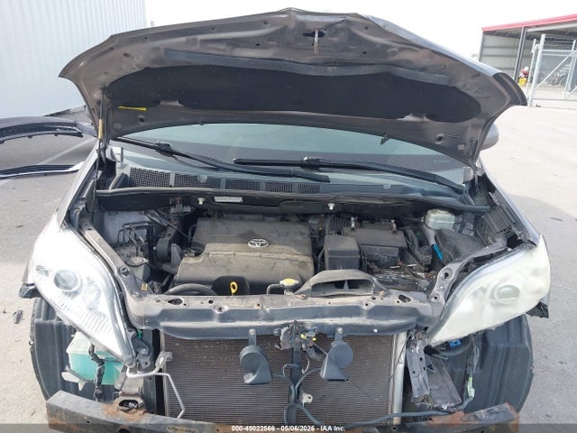 Toyota Sienna Xle V6