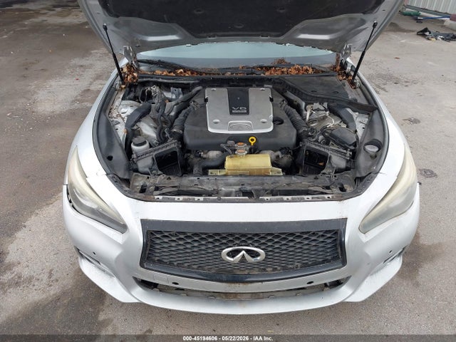 INFINITI Q50 Premium