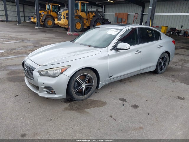 INFINITI Q50 Premium