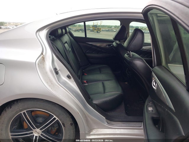 INFINITI Q50 Premium