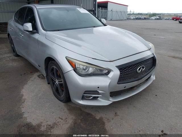 INFINITI Q50 Premium