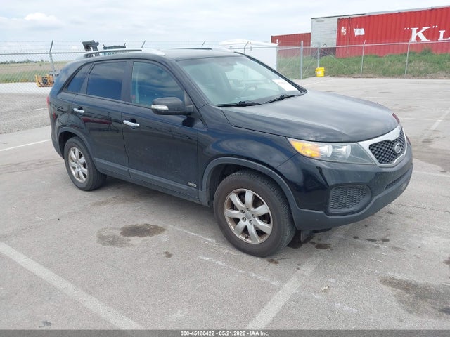 Salvage Kia Sorento Image