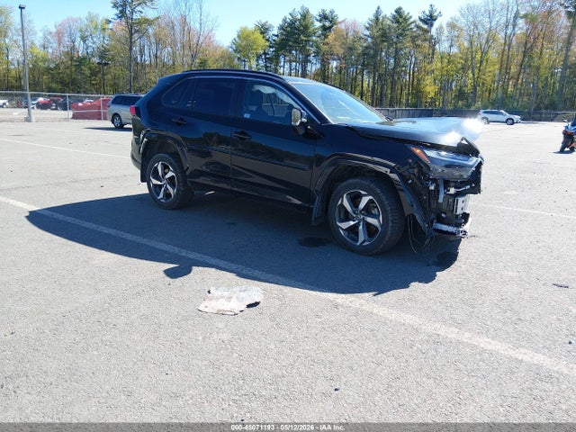Salvage Toyota RAV4 Image