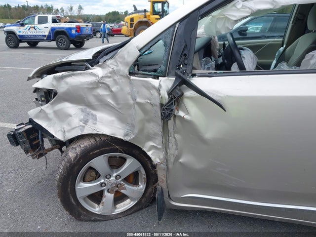 Toyota Sienna Le 8 Passenger