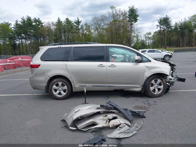 Toyota Sienna Le 8 Passenger