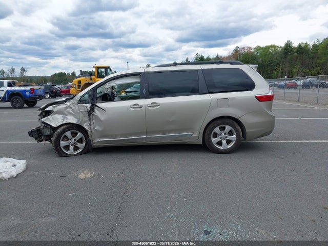 Toyota Sienna Le 8 Passenger