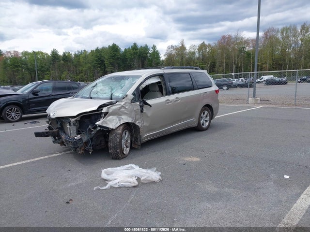 Toyota Sienna Le 8 Passenger