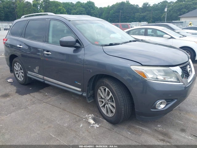 Salvage Nissan Pathfinder Image