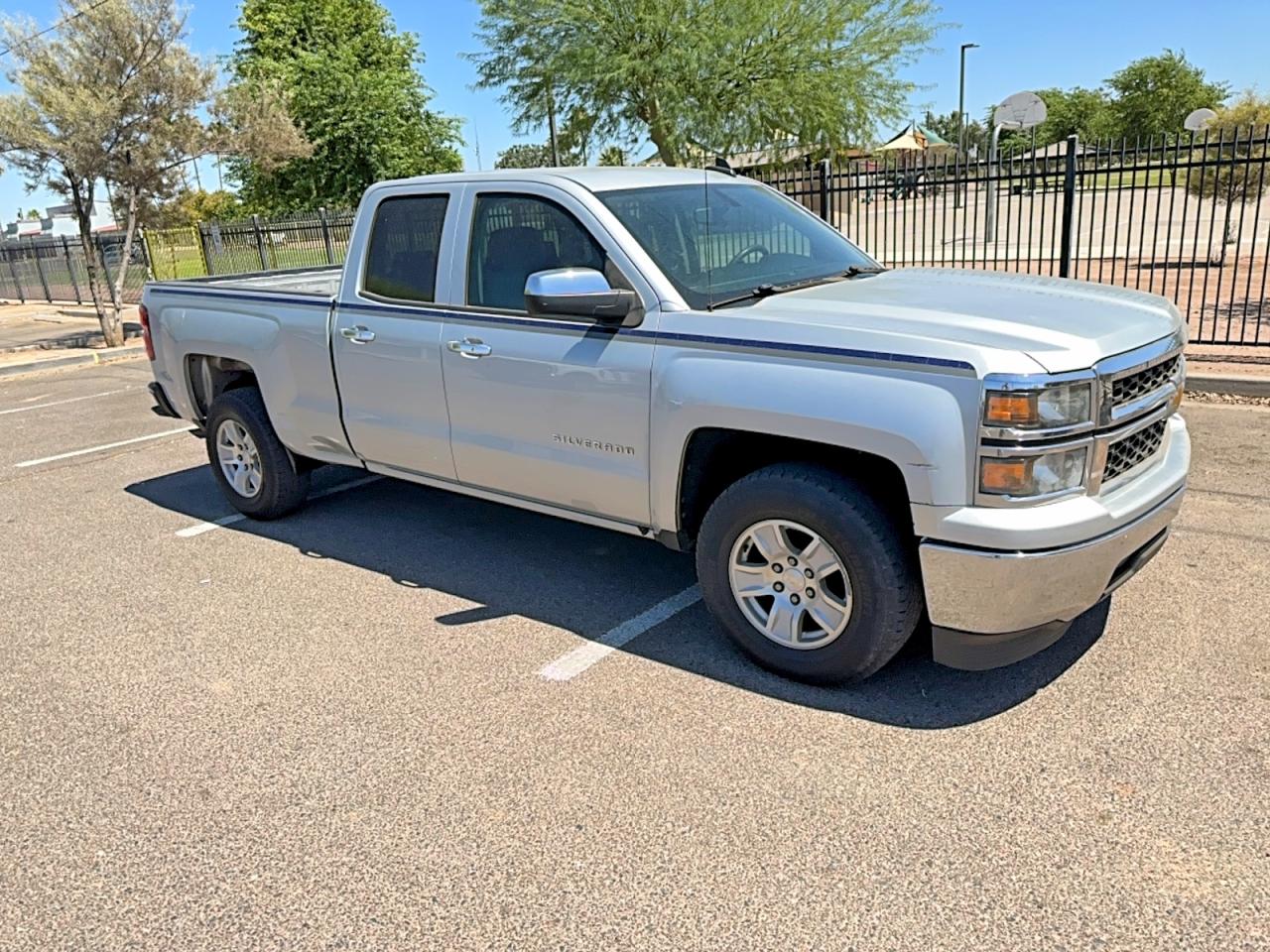 Salvage Chevrolet Silverado Image