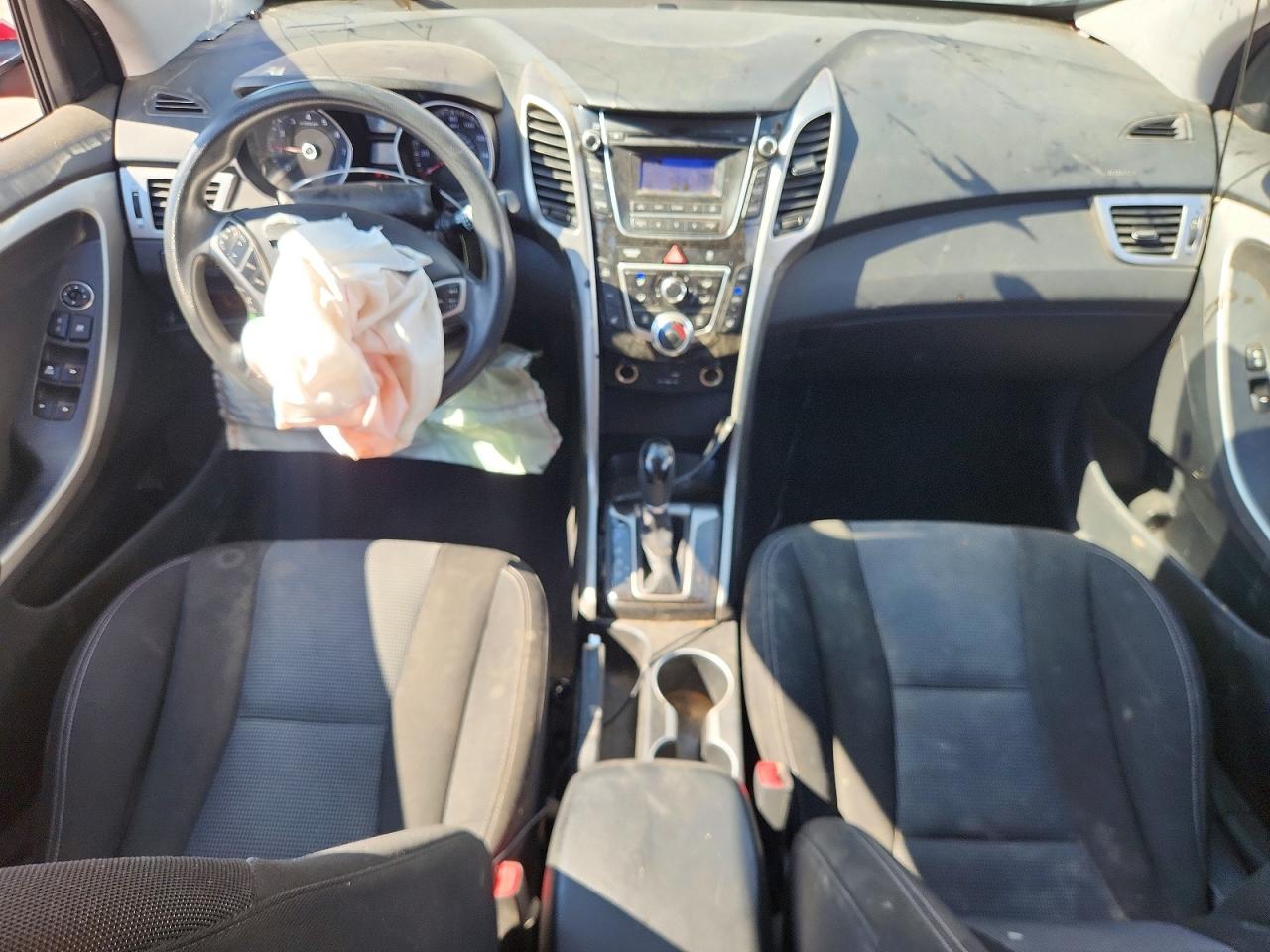 Hyundai ELANTRA Base