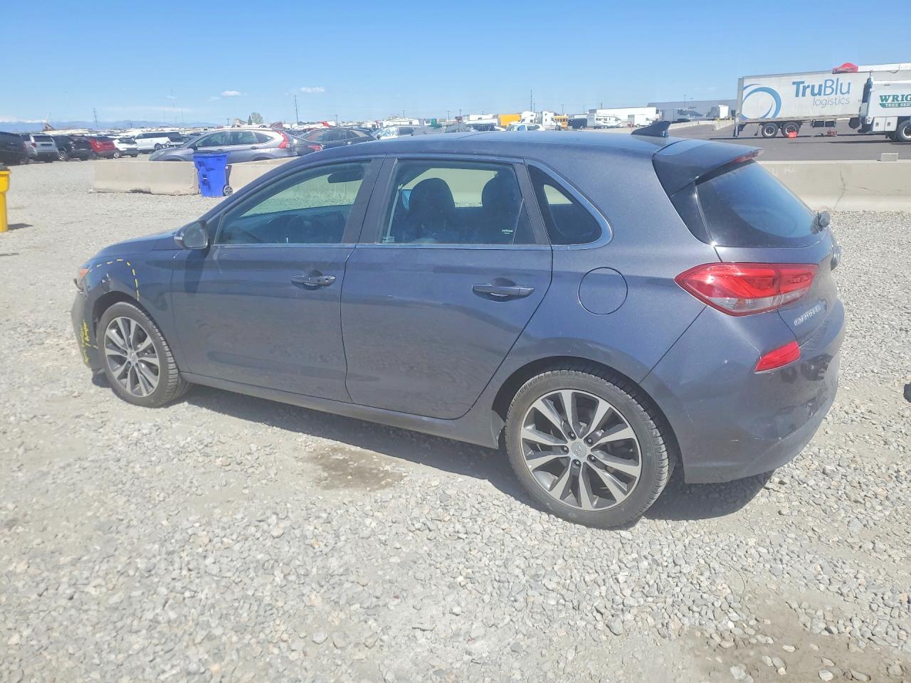 Hyundai ELANTRA Base