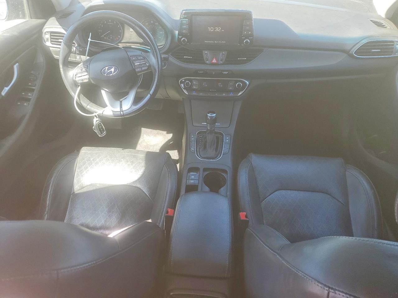 Hyundai ELANTRA Base