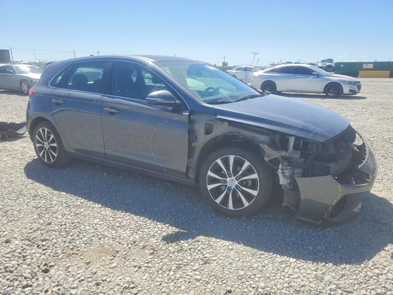 Hyundai ELANTRA Base
