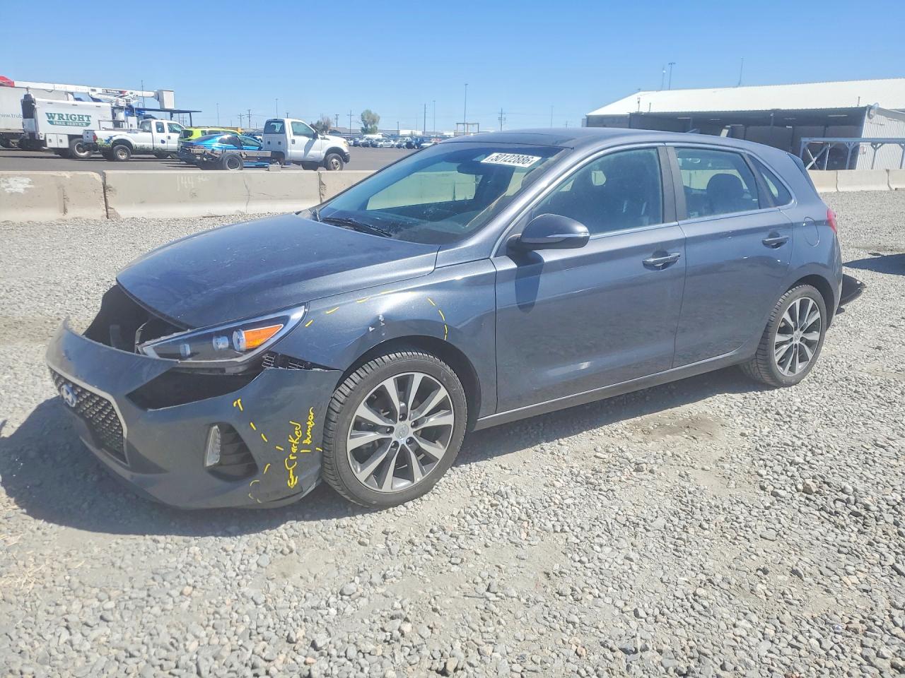 Salvage Hyundai ELANTRA Image
