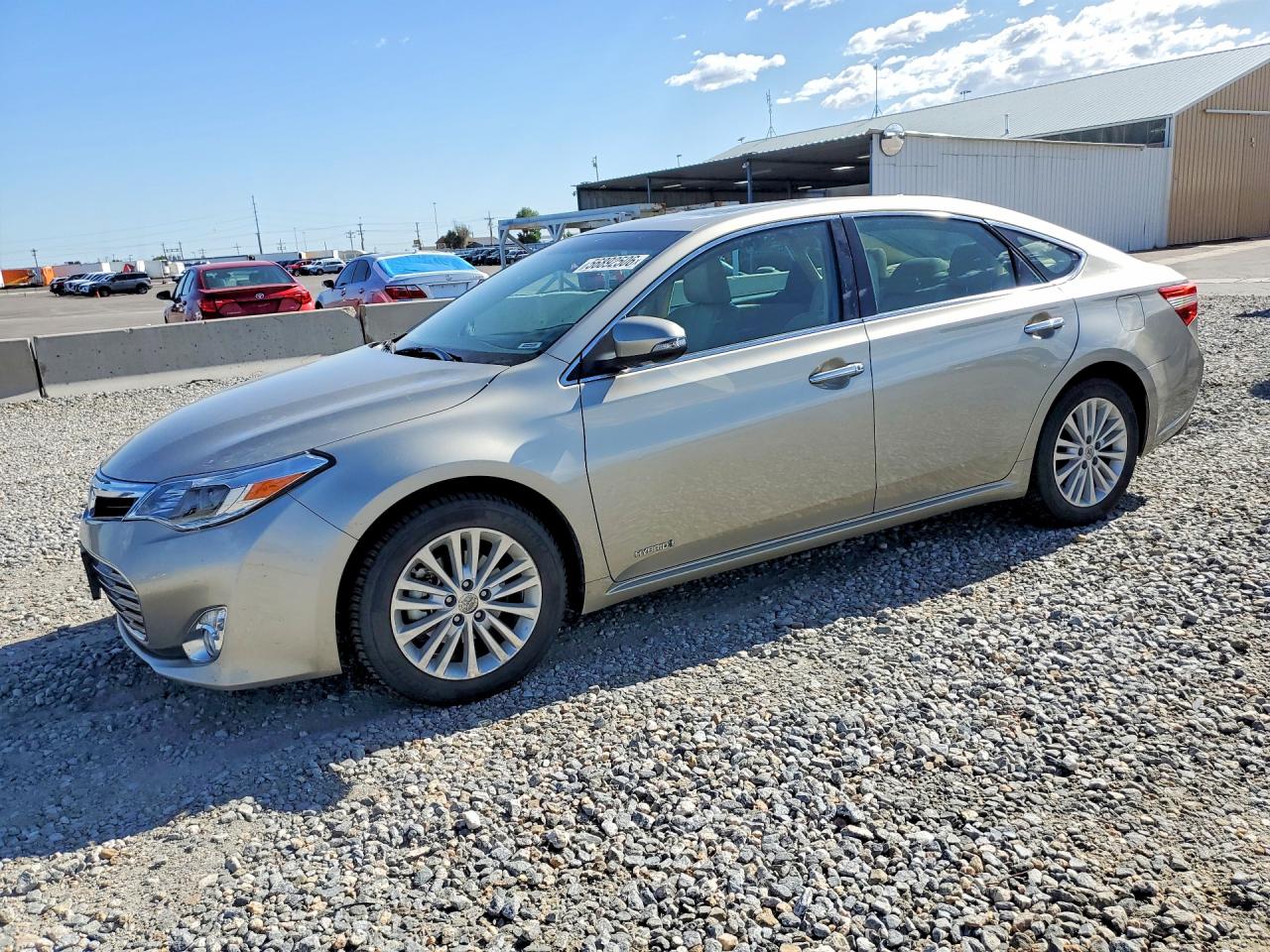 Salvage Toyota Avalon Image