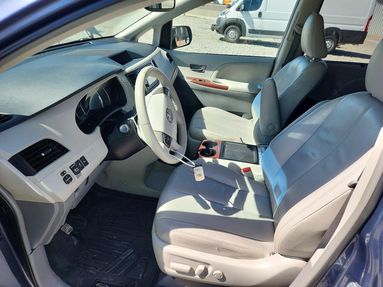 Toyota Sienna Xle 7-passenger