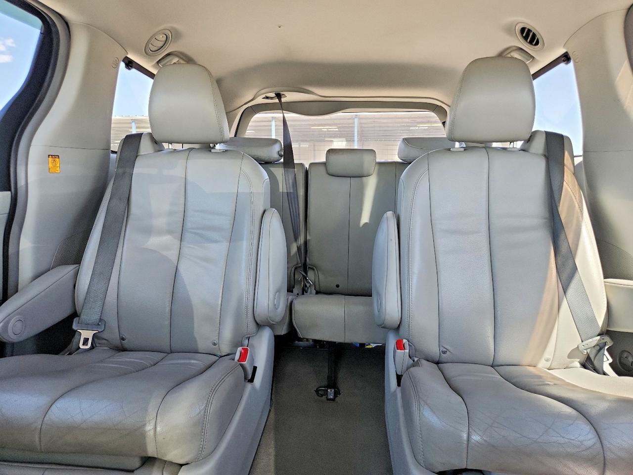 Toyota Sienna Xle 7-passenger