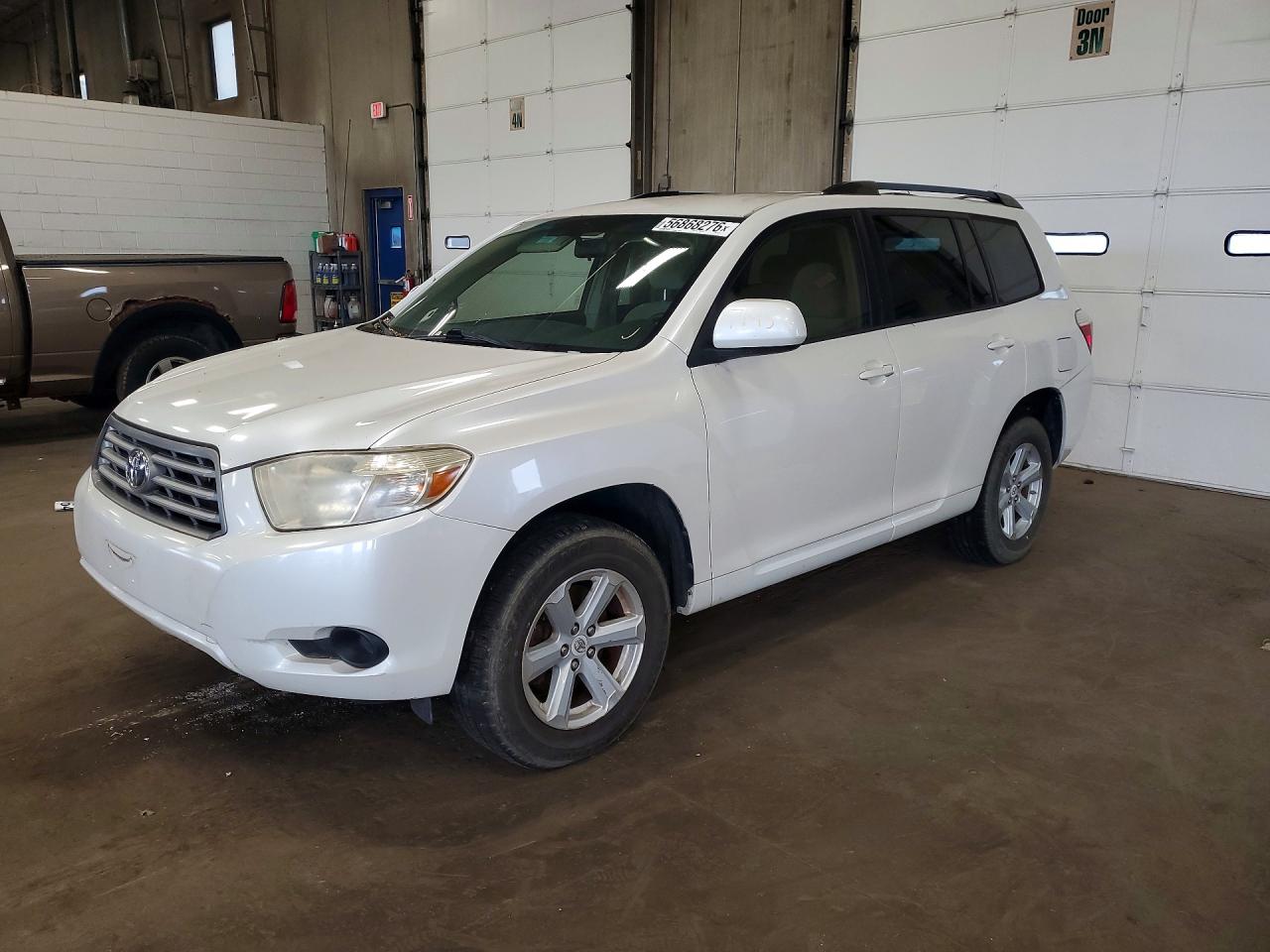 Salvage Toyota Highlander Image