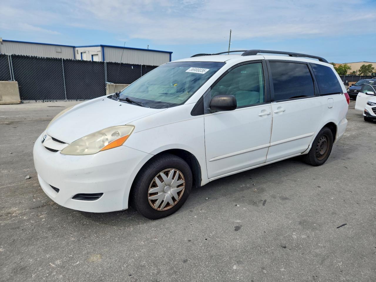 Salvage Toyota Sienna Image