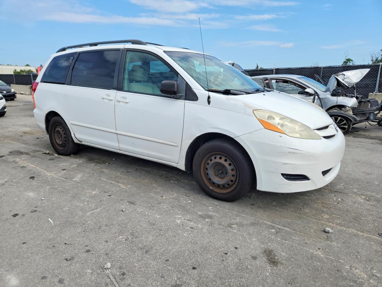 Toyota Sienna Le 7-passenger