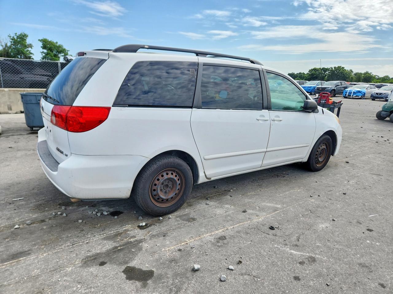 Toyota Sienna Le 7-passenger