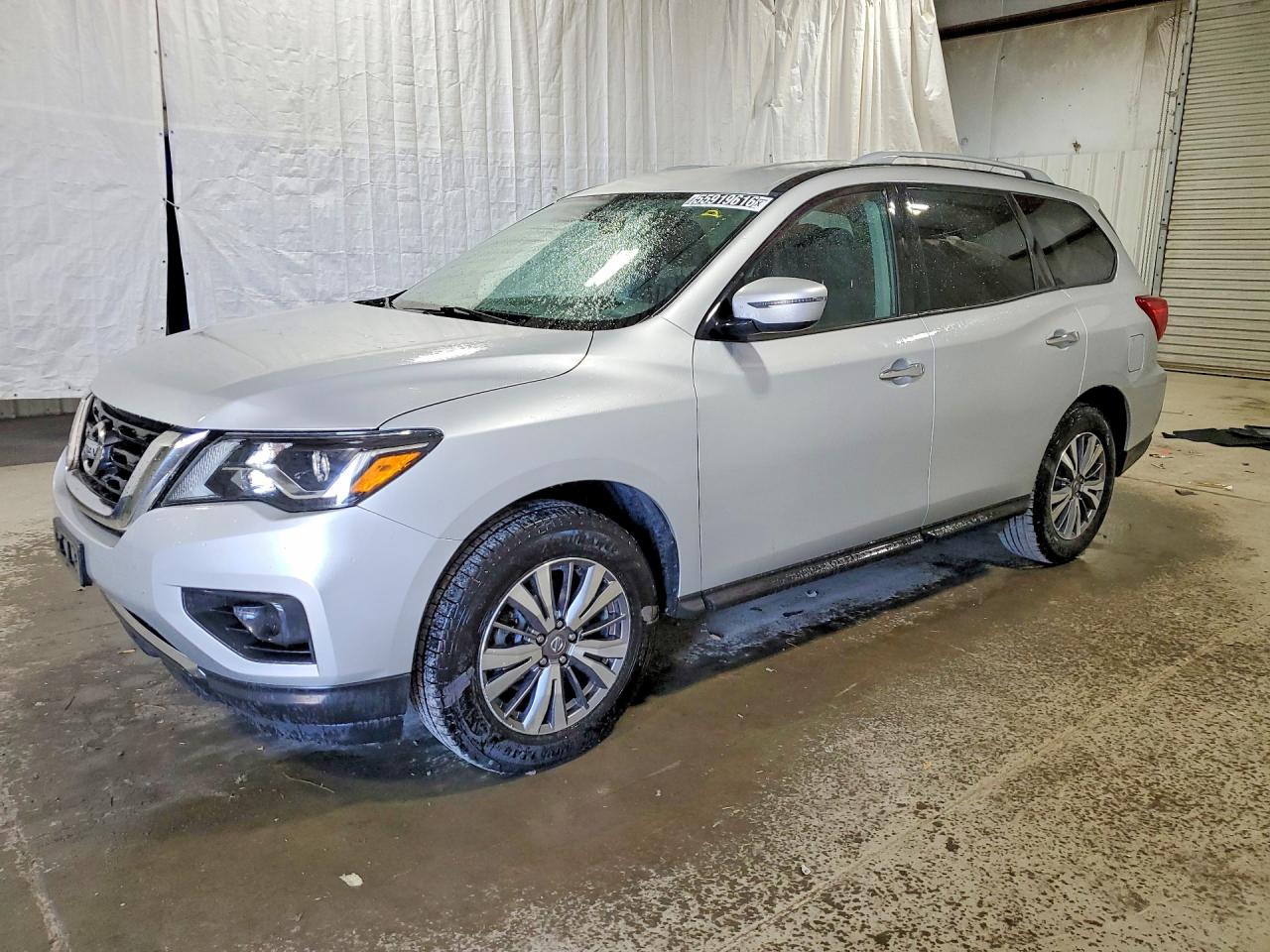 Salvage Nissan Pathfinder Image