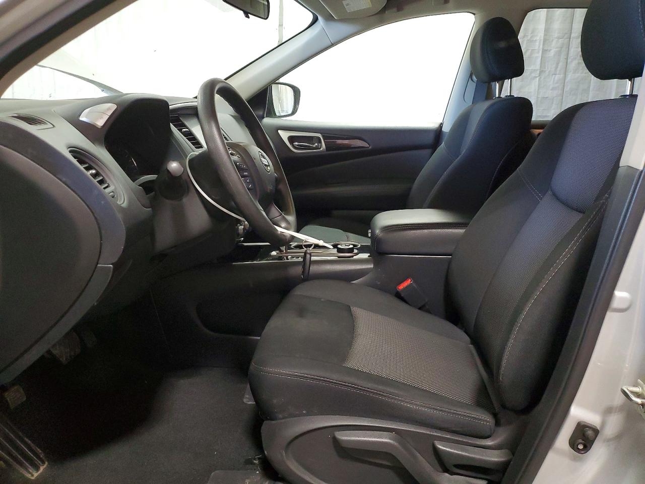 Nissan Pathfinder S