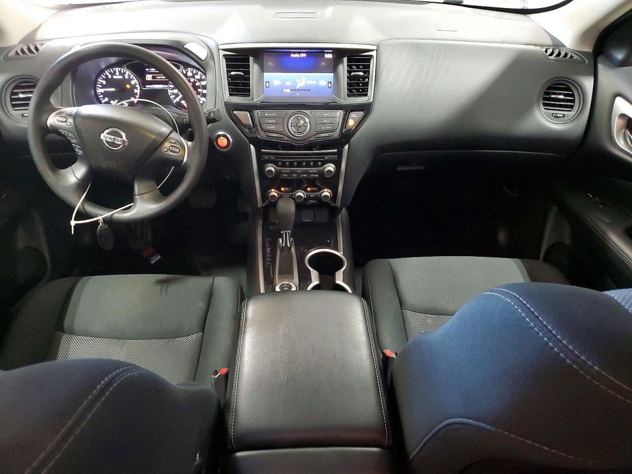 Nissan Pathfinder S