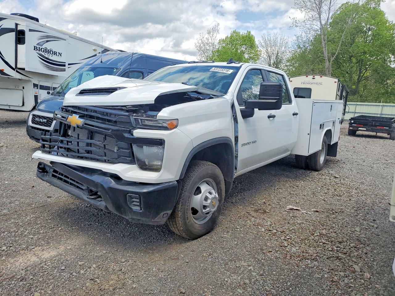 Salvage Chevrolet Silverado Image