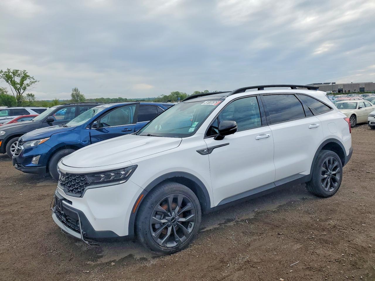 Salvage Kia Sorento Image