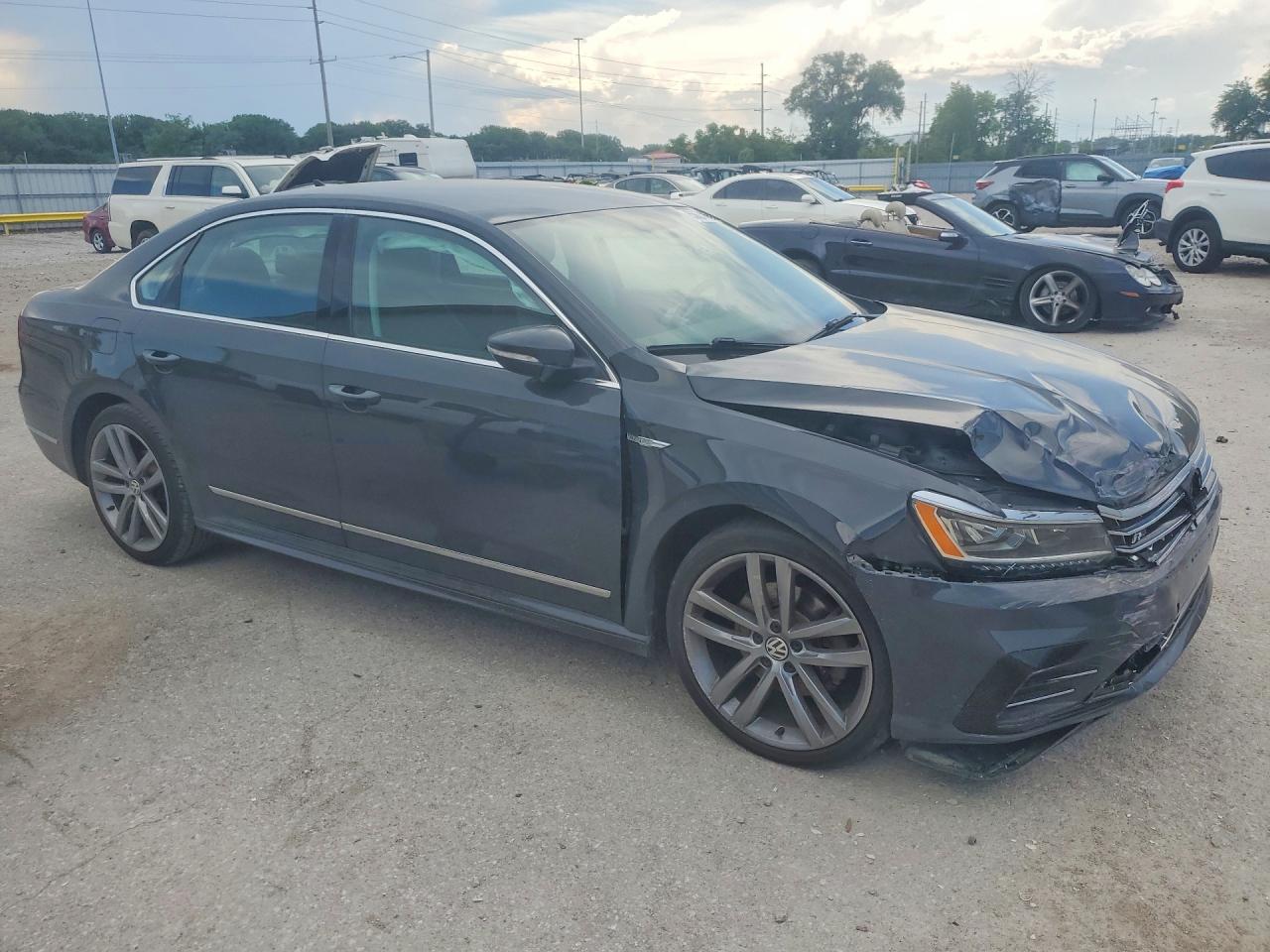 Volkswagen Passat R-line
