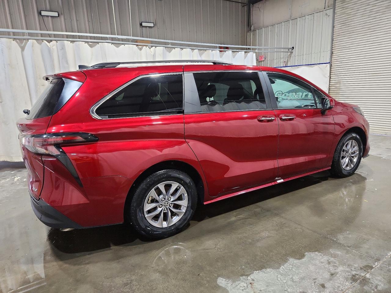Toyota Sienna Xle 8-passenger