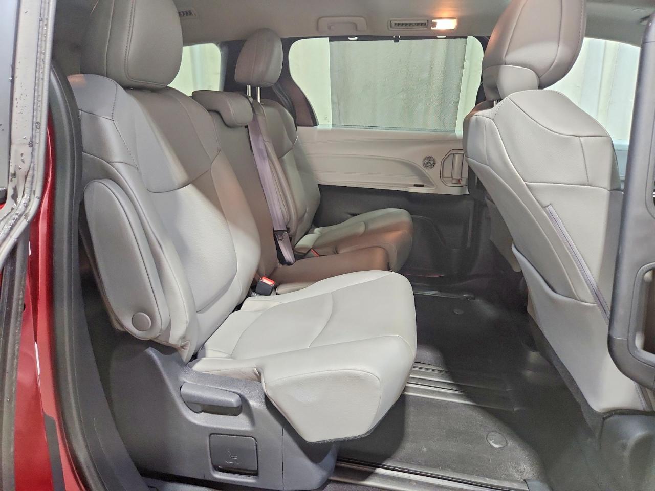Toyota Sienna Xle 8-passenger