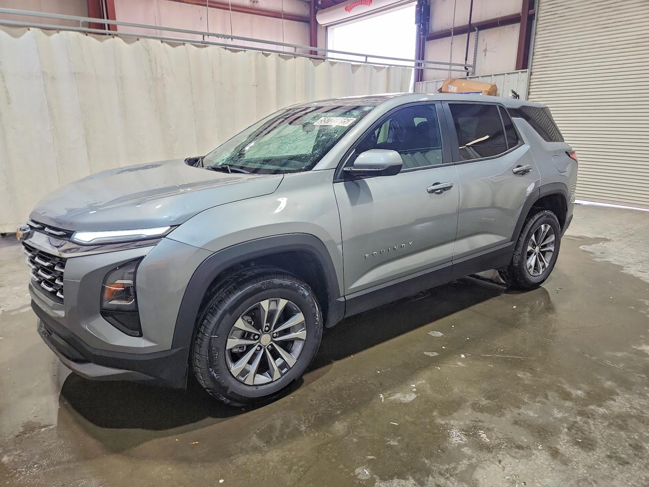 Salvage Chevrolet Equinox Image