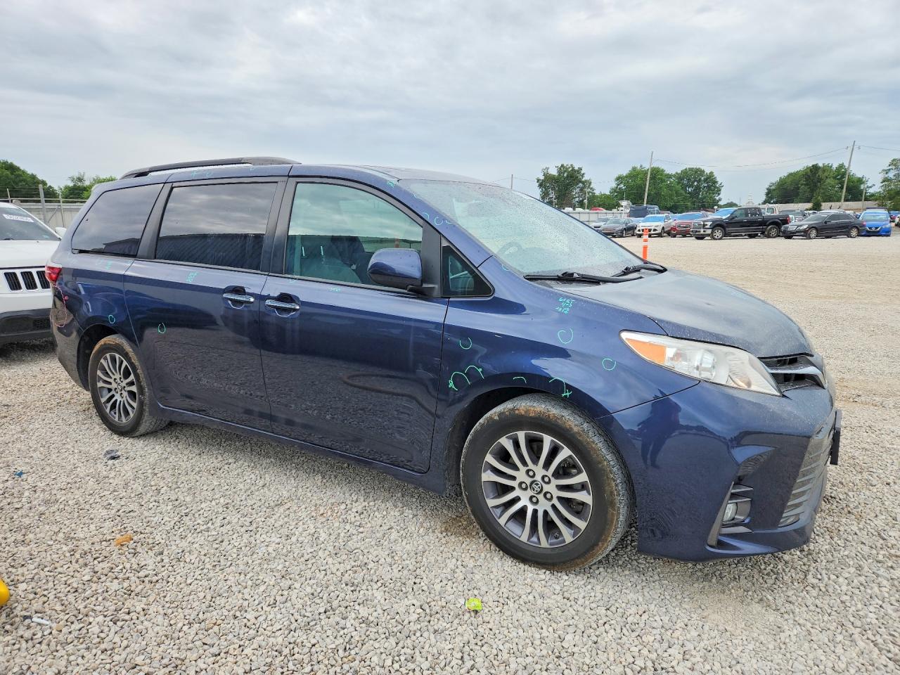 Toyota Sienna Xle 7-passenger Auto Access Se
