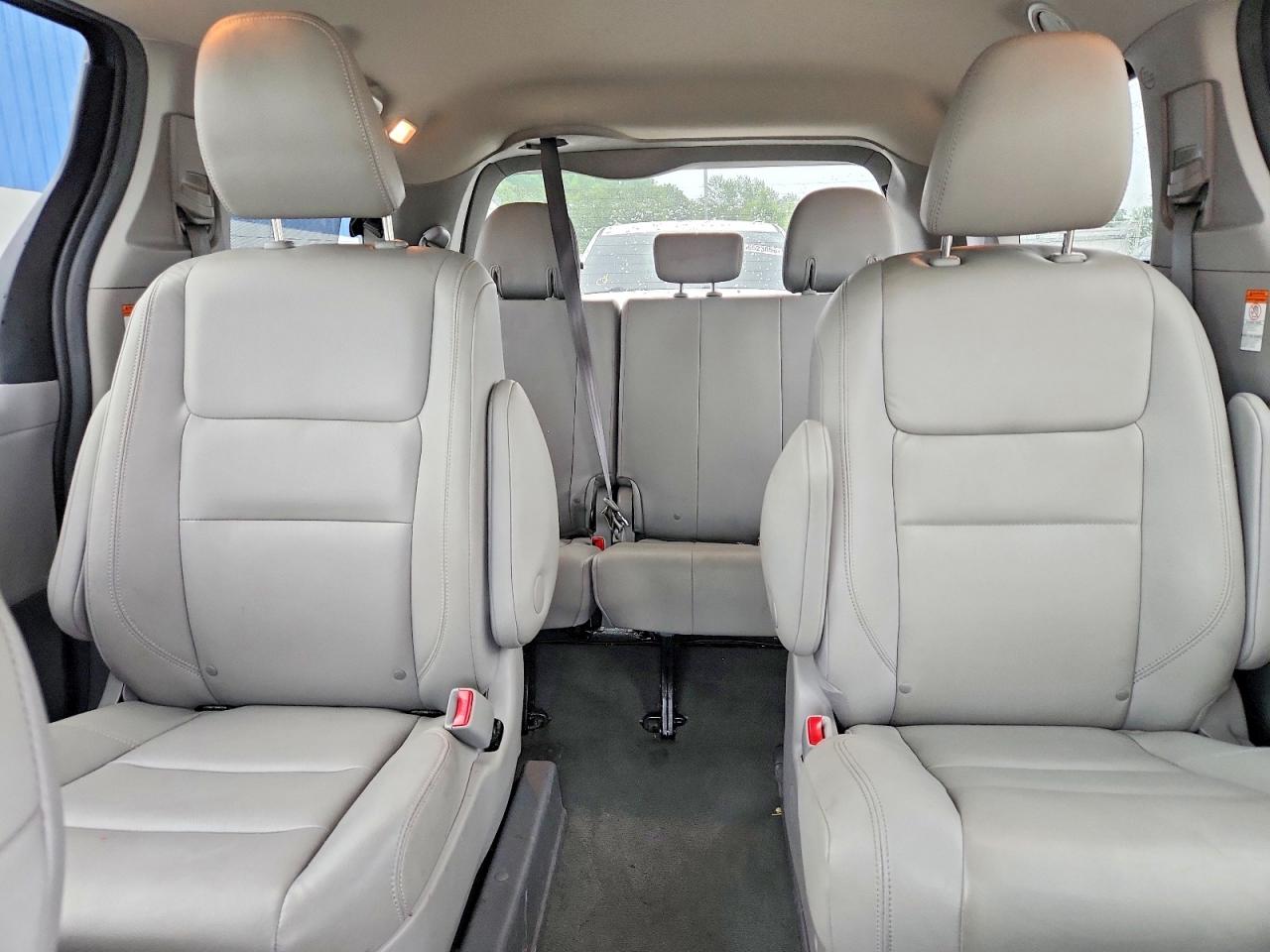 Toyota Sienna Xle 7-passenger Auto Access Se