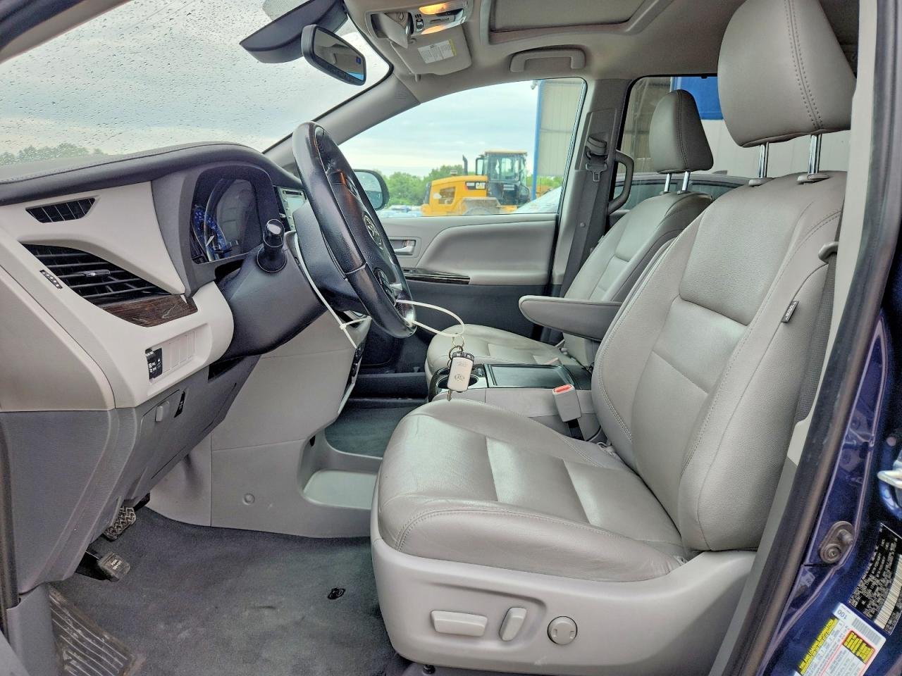 Toyota Sienna Xle 7-passenger Auto Access Se