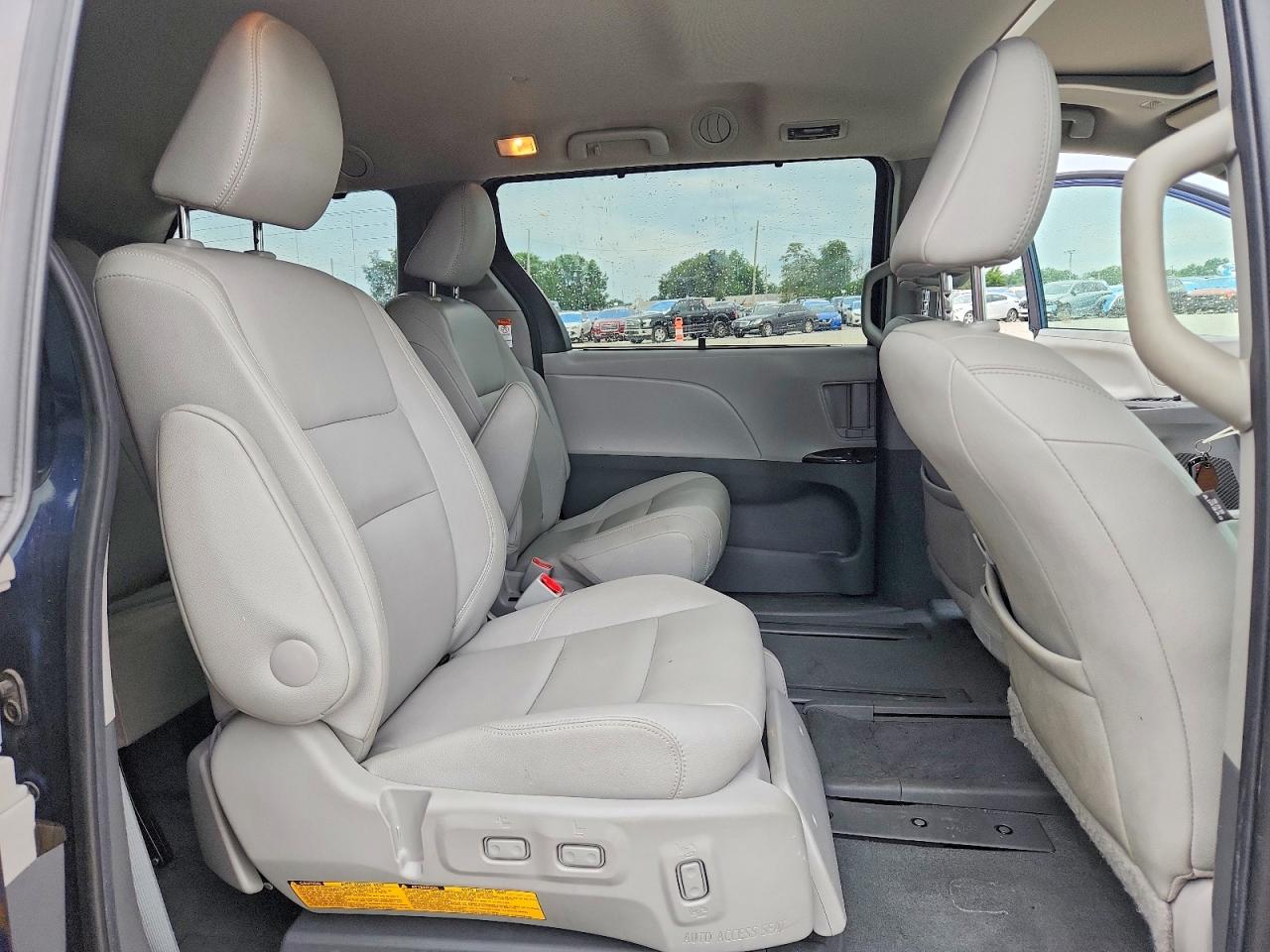 Toyota Sienna Xle 7-passenger Auto Access Se