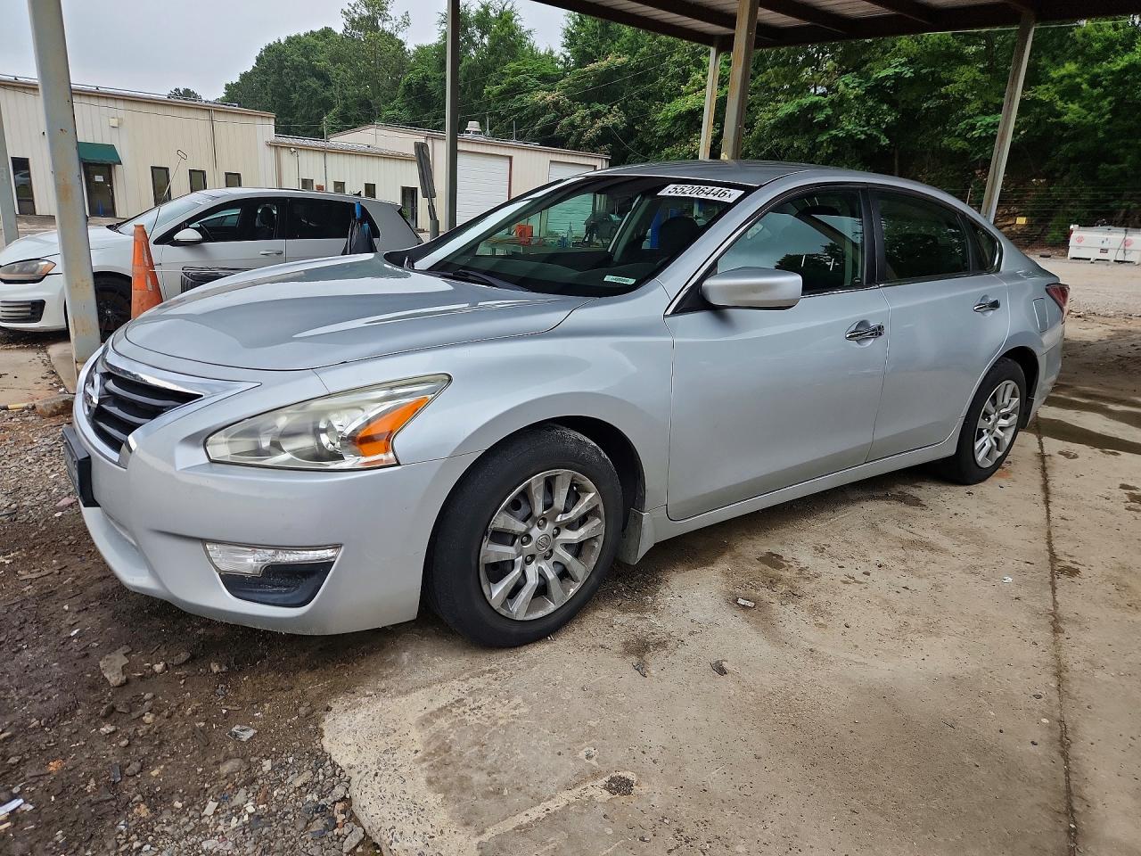 Salvage Nissan Altima Image