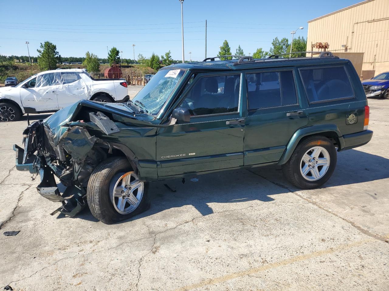 Salvage Jeep Cherokee Image