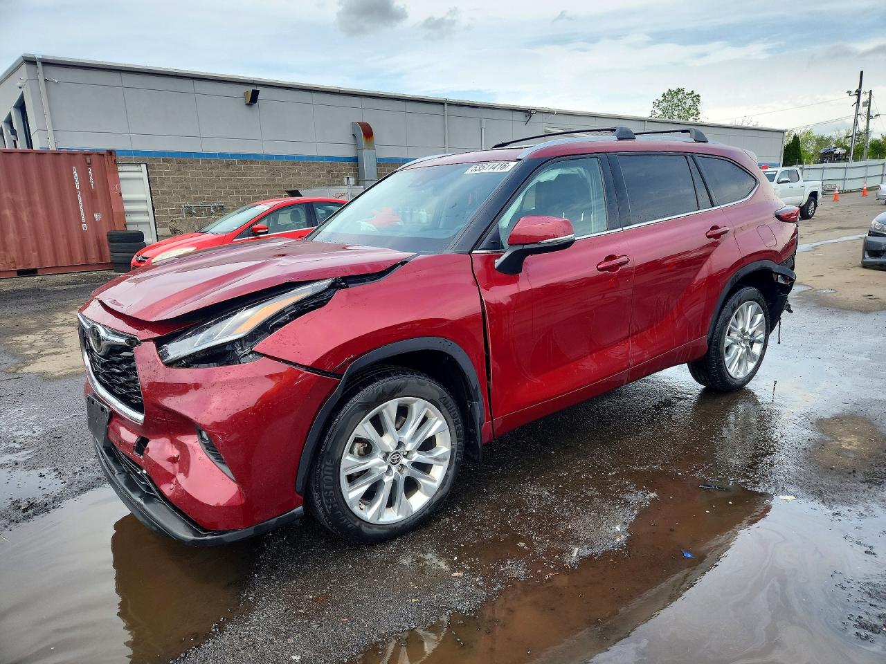 Salvage Toyota Highlander Image