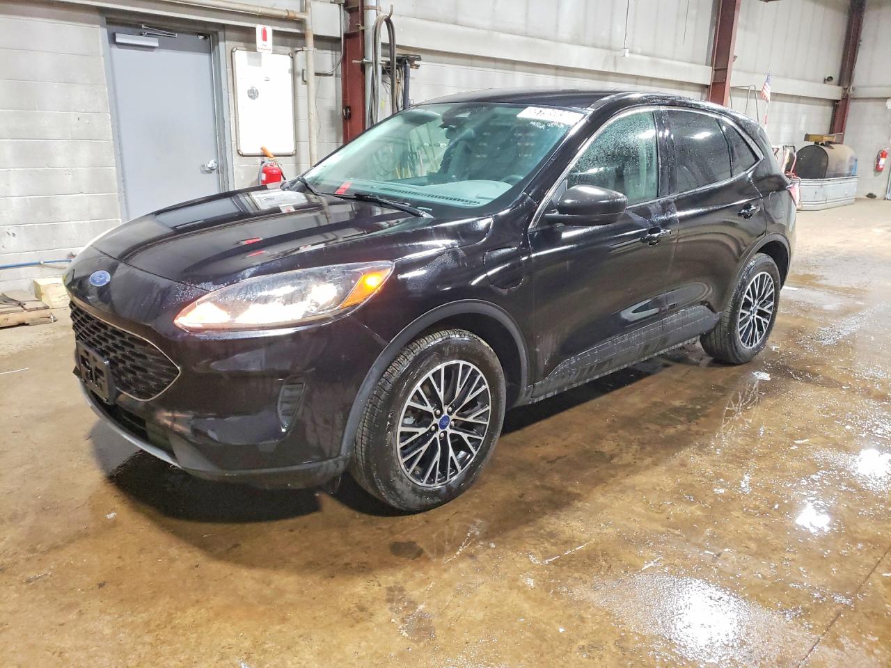 Salvage Ford Escape Image