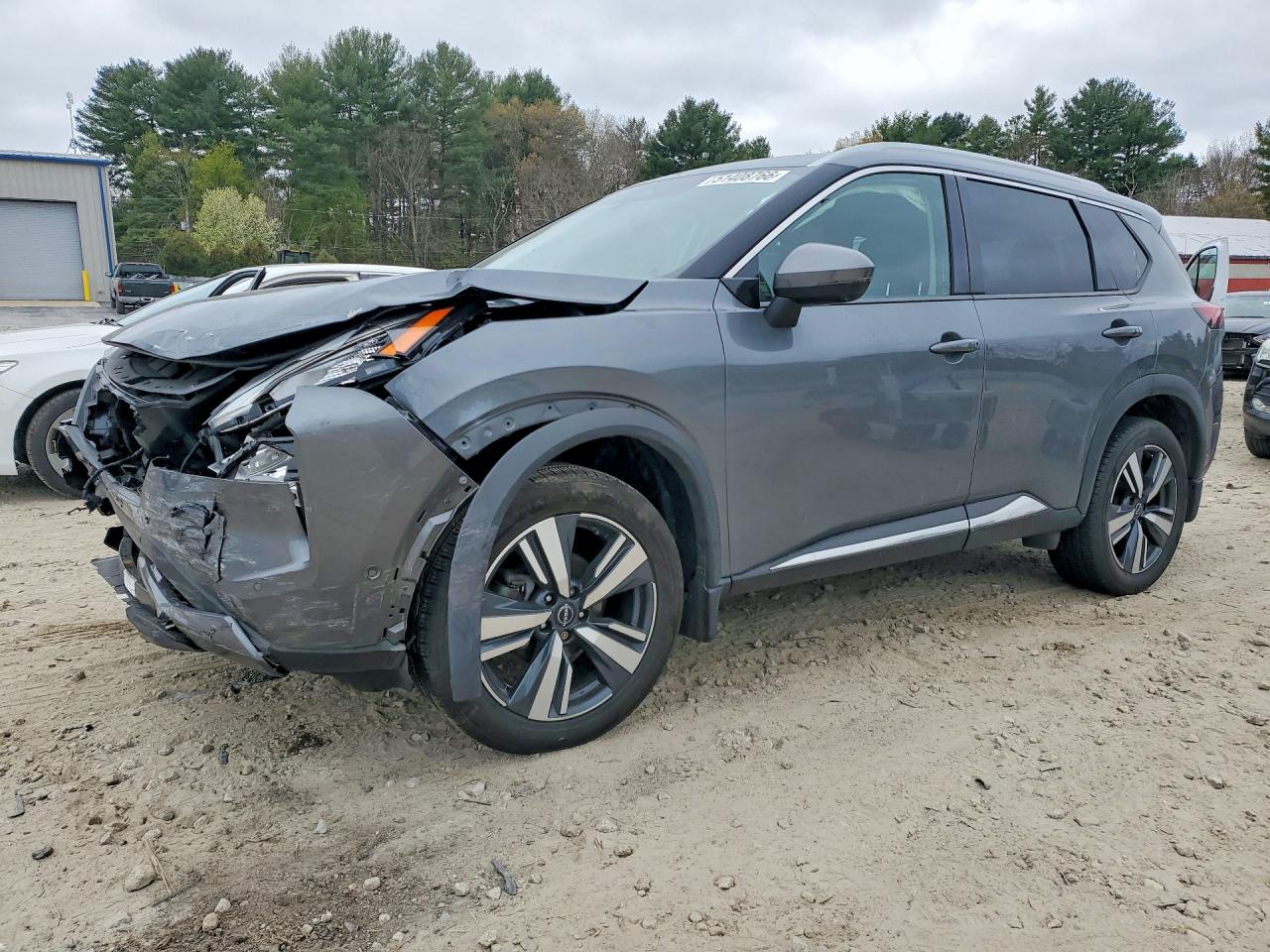 Salvage Nissan Rogue Image