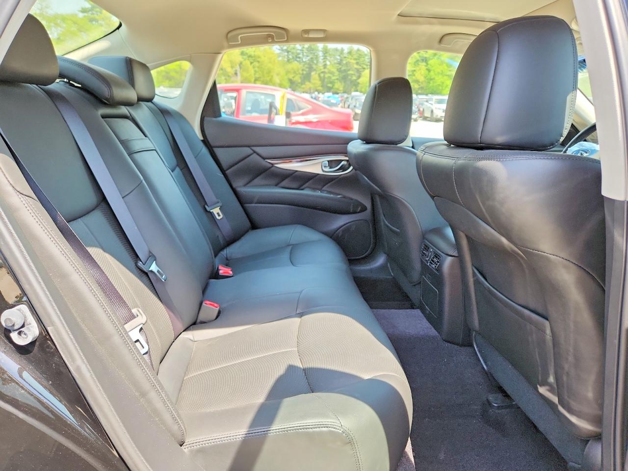INFINITI Q70 3.7 Luxe