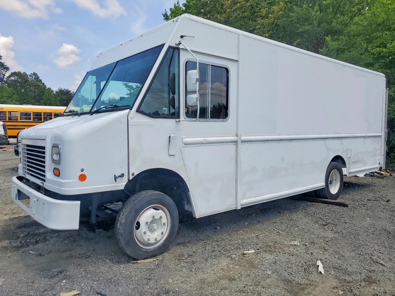 Salvage Freightliner Chassis Image