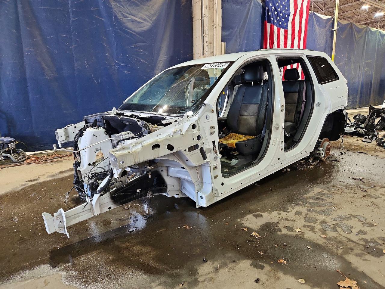 Salvage Jeep Cherokee Image