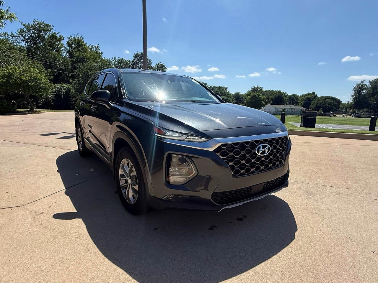 Salvage Hyundai SANTA FE Image