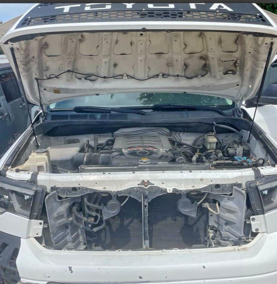 Toyota Tundra Crewmax Sr5