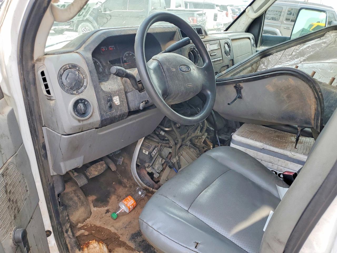 Ford Econoline E350 Super Duty Cutaway Van