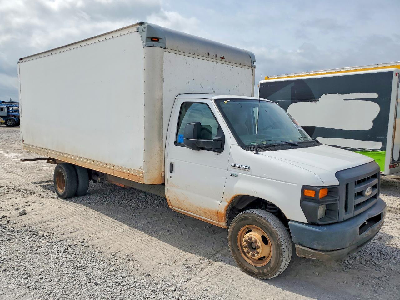 Ford Econoline E350 Super Duty Cutaway Van